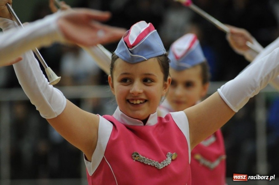 Zdjęcie w galerii na portalu naszraciborz.pl: Mikołajkowa fiesta w Arenie Rafako wiadomości z regionu