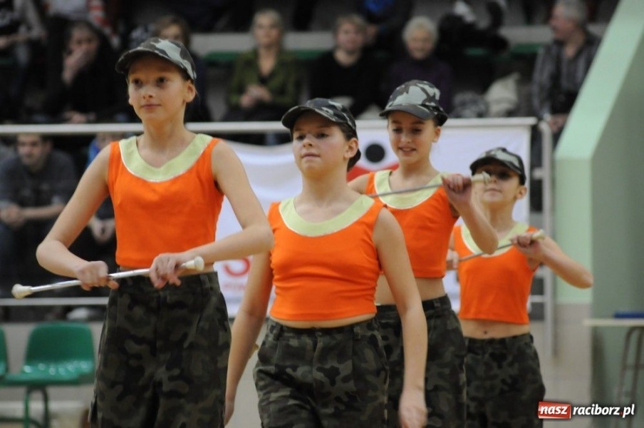 Zdjęcie w galerii na portalu naszraciborz.pl: Mikołajkowa fiesta w Arenie Rafako wiadomości z regionu