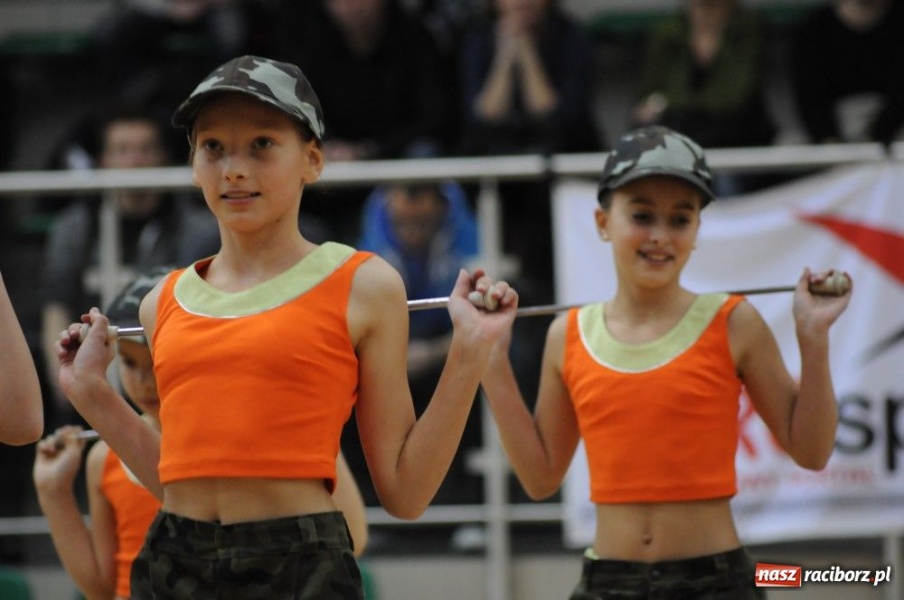 Zdjęcie w galerii na portalu naszraciborz.pl: Mikołajkowa fiesta w Arenie Rafako wiadomości z regionu