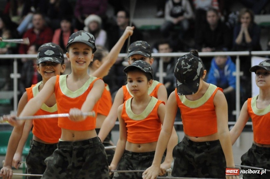 Zdjęcie w galerii na portalu naszraciborz.pl: Mikołajkowa fiesta w Arenie Rafako wiadomości z regionu