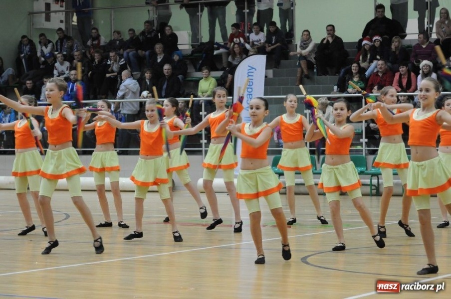 Zdjęcie w galerii na portalu naszraciborz.pl: Mikołajkowa fiesta w Arenie Rafako wiadomości z regionu