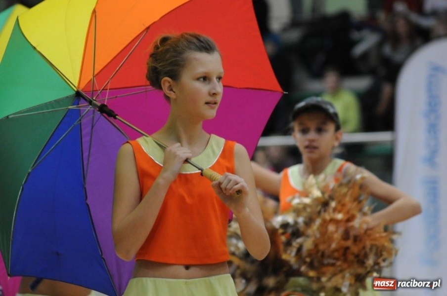 Zdjęcie w galerii na portalu naszraciborz.pl: Mikołajkowa fiesta w Arenie Rafako wiadomości z regionu
