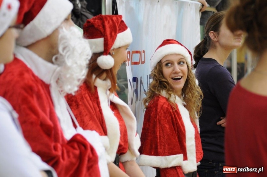 Zdjęcie w galerii na portalu naszraciborz.pl: Mikołajkowa fiesta w Arenie Rafako wiadomości z regionu