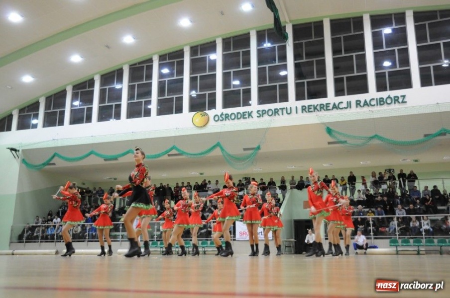 Zdjęcie w galerii na portalu naszraciborz.pl: Mikołajkowa fiesta w Arenie Rafako wiadomości z regionu