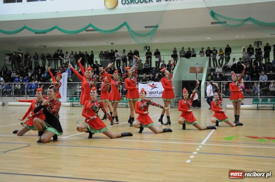 Zdjęcie w galerii na portalu naszraciborz.pl: Mikołajkowa fiesta w Arenie Rafako wiadomości z regionu