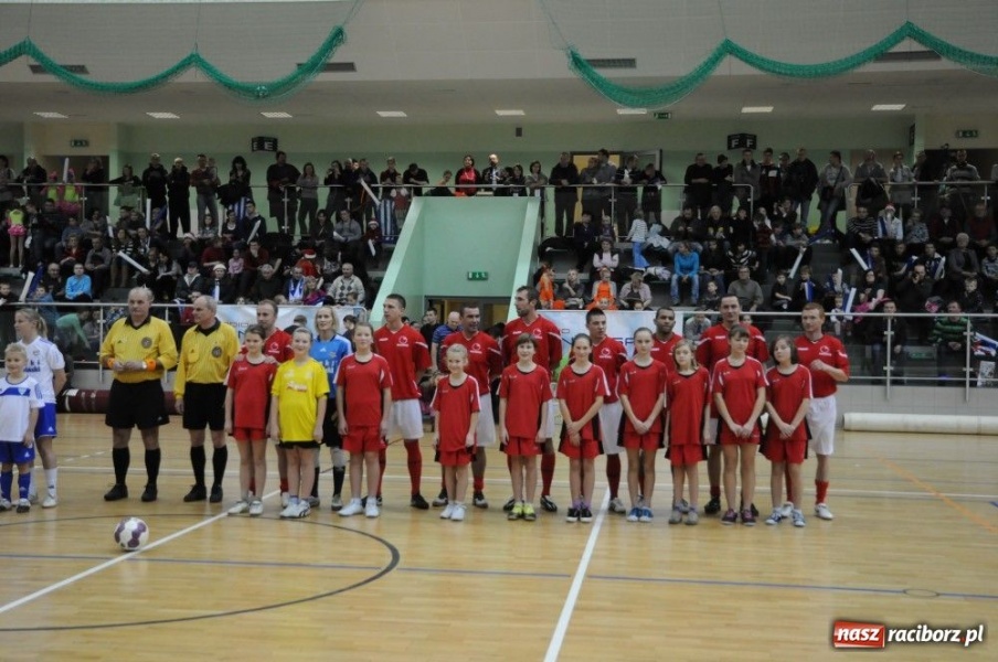 Zdjęcie w galerii na portalu naszraciborz.pl: Mikołajkowa fiesta w Arenie Rafako wiadomości z regionu