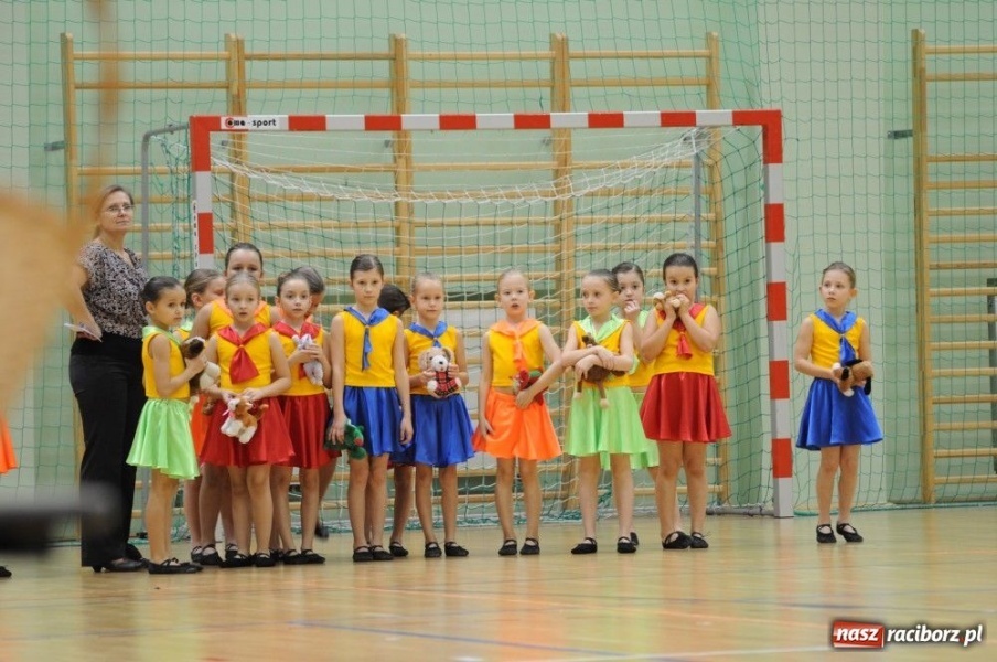 Zdjęcie w galerii na portalu naszraciborz.pl: Mikołajkowa fiesta w Arenie Rafako wiadomości z regionu