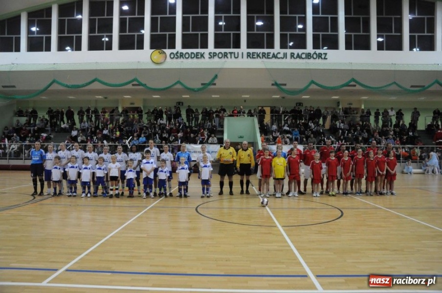 Zdjęcie w galerii na portalu naszraciborz.pl: Mikołajkowa fiesta w Arenie Rafako wiadomości z regionu