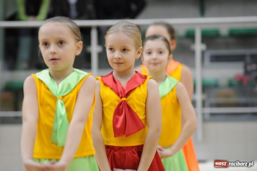 Zdjęcie w galerii na portalu naszraciborz.pl: Mikołajkowa fiesta w Arenie Rafako wiadomości z regionu