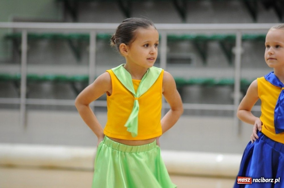 Zdjęcie w galerii na portalu naszraciborz.pl: Mikołajkowa fiesta w Arenie Rafako wiadomości z regionu