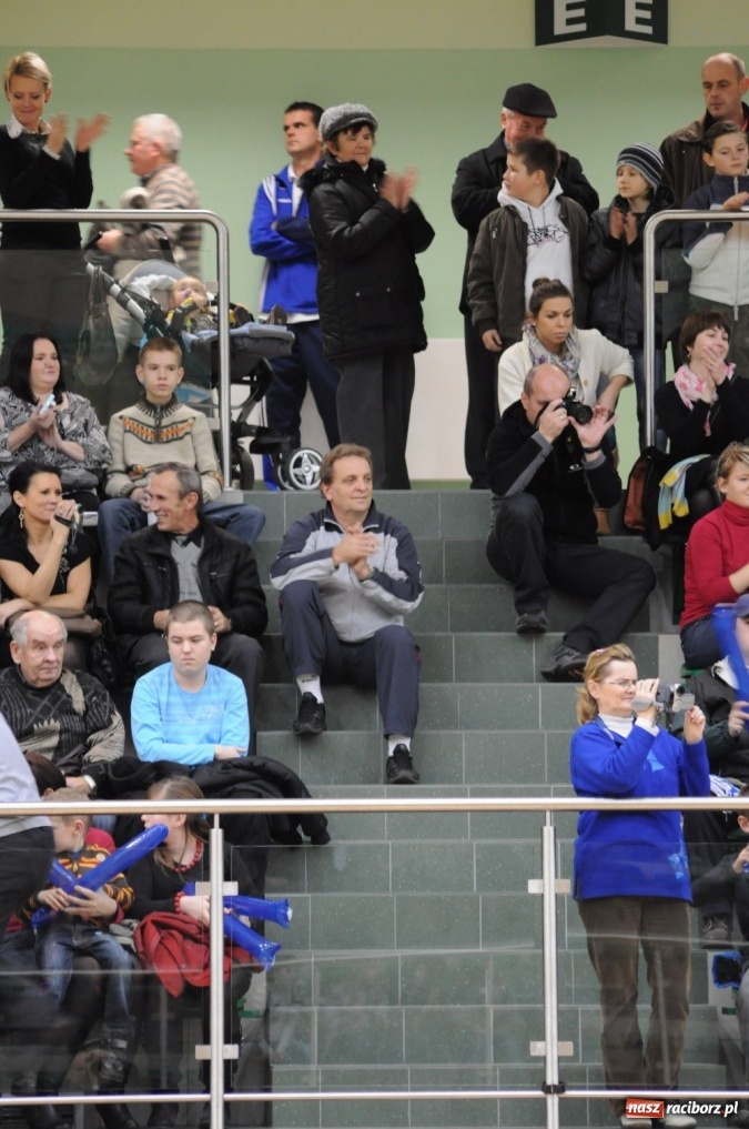 Zdjęcie w galerii na portalu naszraciborz.pl: Mikołajkowa fiesta w Arenie Rafako wiadomości z regionu