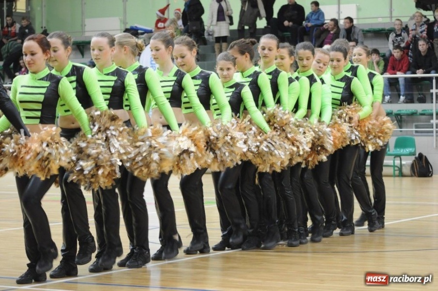 Zdjęcie w galerii na portalu naszraciborz.pl: Mikołajkowa fiesta w Arenie Rafako wiadomości z regionu