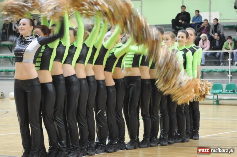 Zdjęcie w galerii na portalu naszraciborz.pl: Mikołajkowa fiesta w Arenie Rafako wiadomości z regionu