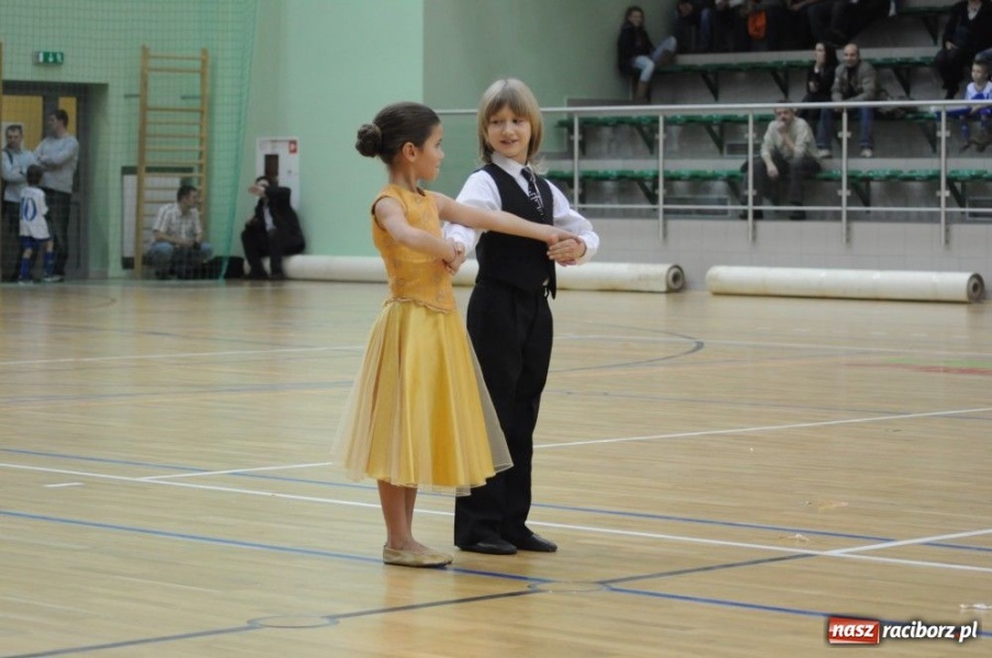 Zdjęcie w galerii na portalu naszraciborz.pl: Mikołajkowa fiesta w Arenie Rafako wiadomości z regionu