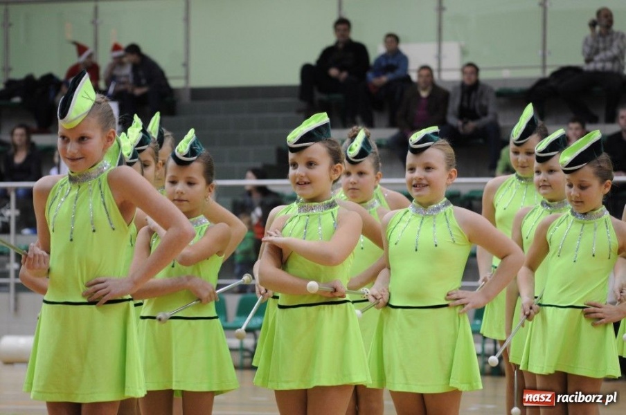 Zdjęcie w galerii na portalu naszraciborz.pl: Mikołajkowa fiesta w Arenie Rafako wiadomości z regionu