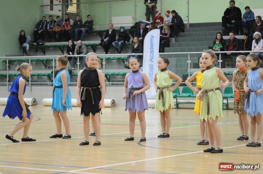 Zdjęcie w galerii na portalu naszraciborz.pl: Mikołajkowa fiesta w Arenie Rafako wiadomości z regionu