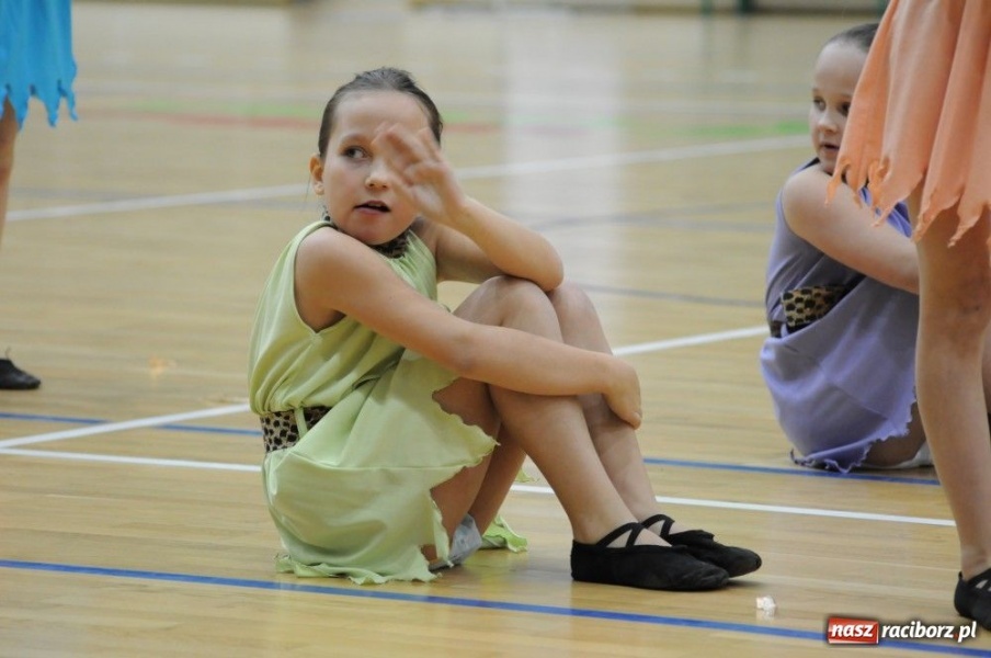 Zdjęcie w galerii na portalu naszraciborz.pl: Mikołajkowa fiesta w Arenie Rafako wiadomości z regionu