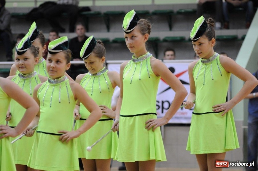 Zdjęcie w galerii na portalu naszraciborz.pl: Mikołajkowa fiesta w Arenie Rafako wiadomości z regionu