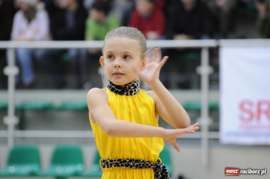 Zdjęcie w galerii na portalu naszraciborz.pl: Mikołajkowa fiesta w Arenie Rafako wiadomości z regionu