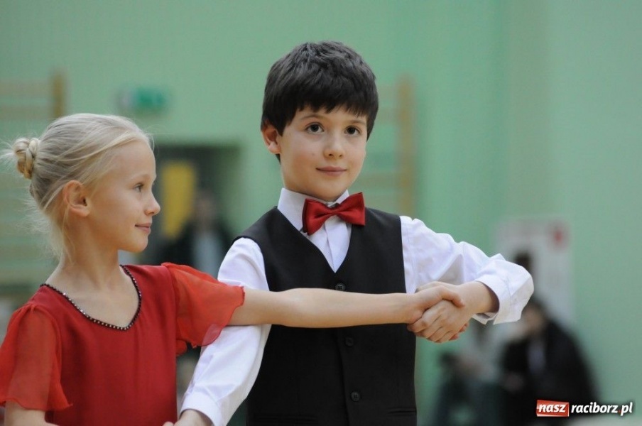 Zdjęcie w galerii na portalu naszraciborz.pl: Mikołajkowa fiesta w Arenie Rafako wiadomości z regionu
