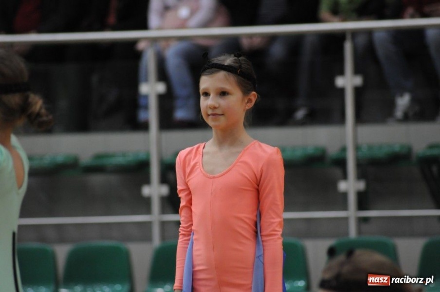 Zdjęcie w galerii na portalu naszraciborz.pl: Mikołajkowa fiesta w Arenie Rafako wiadomości z regionu