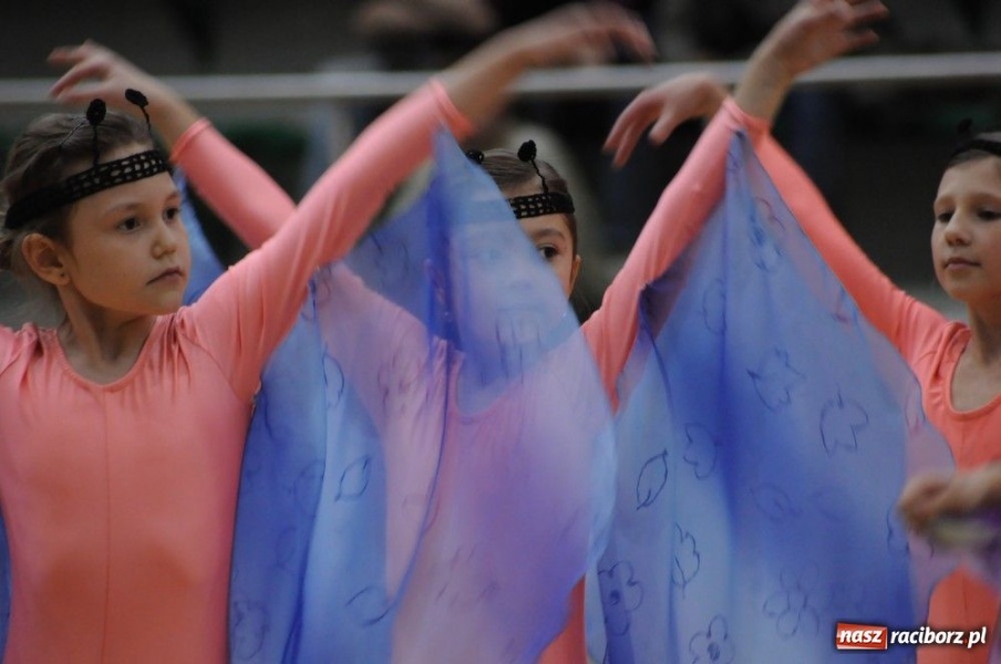 Zdjęcie w galerii na portalu naszraciborz.pl: Mikołajkowa fiesta w Arenie Rafako wiadomości z regionu