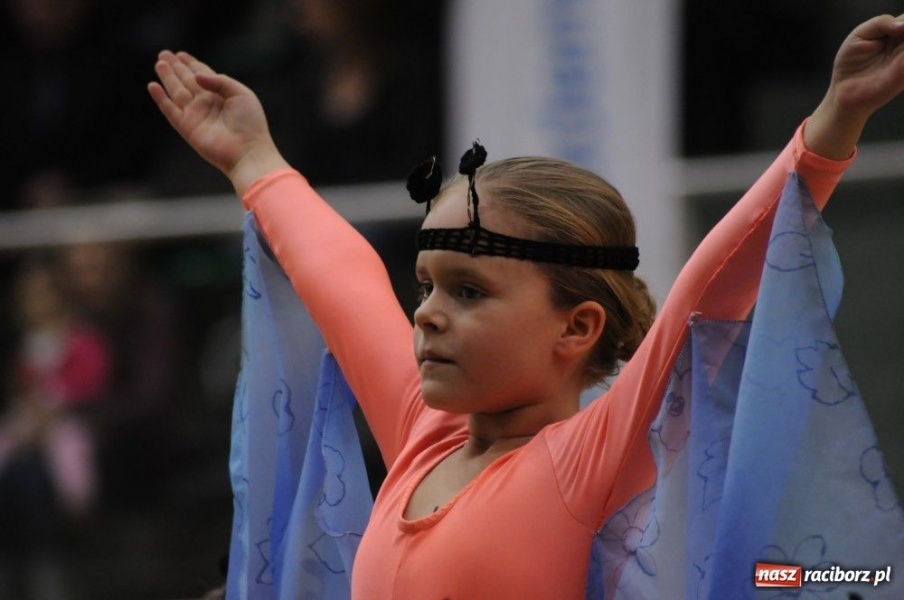 Zdjęcie w galerii na portalu naszraciborz.pl: Mikołajkowa fiesta w Arenie Rafako wiadomości z regionu