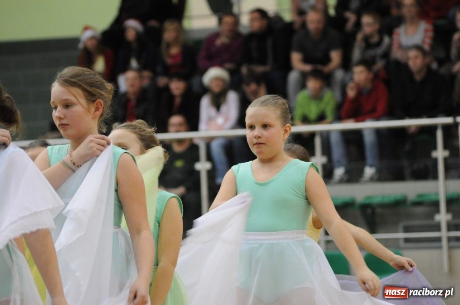 Zdjęcie w galerii na portalu naszraciborz.pl: Mikołajkowa fiesta w Arenie Rafako wiadomości z regionu