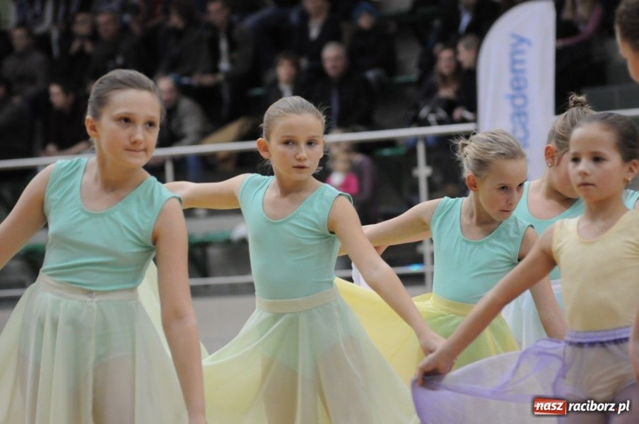 Zdjęcie w galerii na portalu naszraciborz.pl: Mikołajkowa fiesta w Arenie Rafako wiadomości z regionu