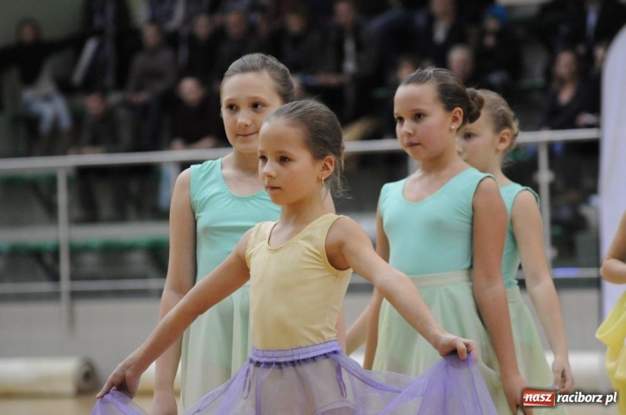 Zdjęcie w galerii na portalu naszraciborz.pl: Mikołajkowa fiesta w Arenie Rafako wiadomości z regionu