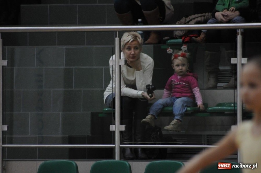 Zdjęcie w galerii na portalu naszraciborz.pl: Mikołajkowa fiesta w Arenie Rafako wiadomości z regionu