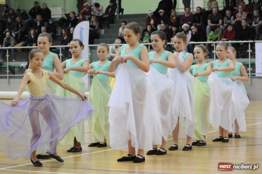 Zdjęcie w galerii na portalu naszraciborz.pl: Mikołajkowa fiesta w Arenie Rafako wiadomości z regionu
