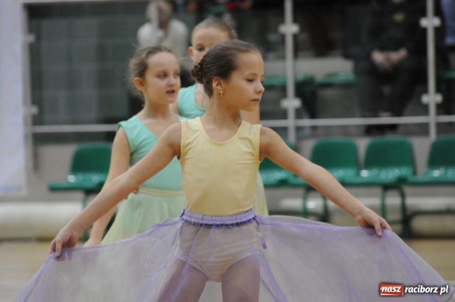 Zdjęcie w galerii na portalu naszraciborz.pl: Mikołajkowa fiesta w Arenie Rafako wiadomości z regionu