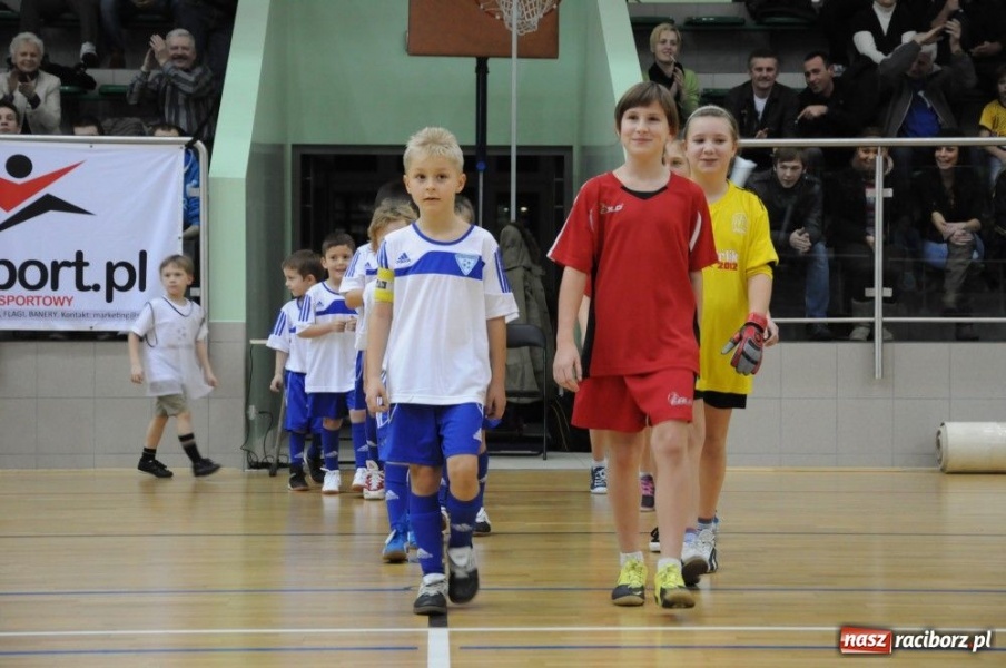 Zdjęcie w galerii na portalu naszraciborz.pl: Mikołajkowa fiesta w Arenie Rafako wiadomości z regionu