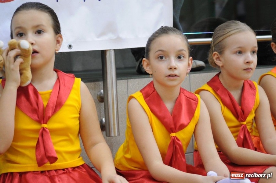 Zdjęcie w galerii na portalu naszraciborz.pl: Mikołajkowa fiesta w Arenie Rafako wiadomości z regionu