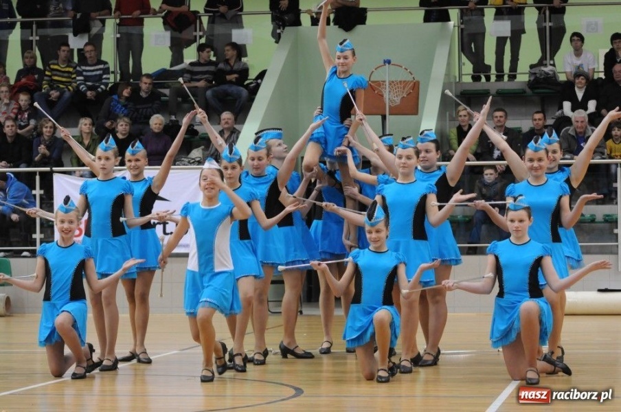 Zdjęcie w galerii na portalu naszraciborz.pl: Mikołajkowa fiesta w Arenie Rafako wiadomości z regionu