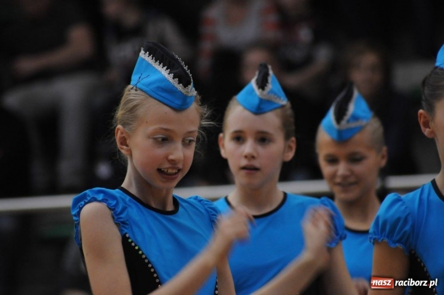 Zdjęcie w galerii na portalu naszraciborz.pl: Mikołajkowa fiesta w Arenie Rafako wiadomości z regionu