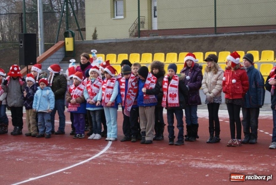 Zdjęcie w galerii na portalu naszraciborz.pl: W Rzuchowie otwarto nowe boisko wiadomości z regionu