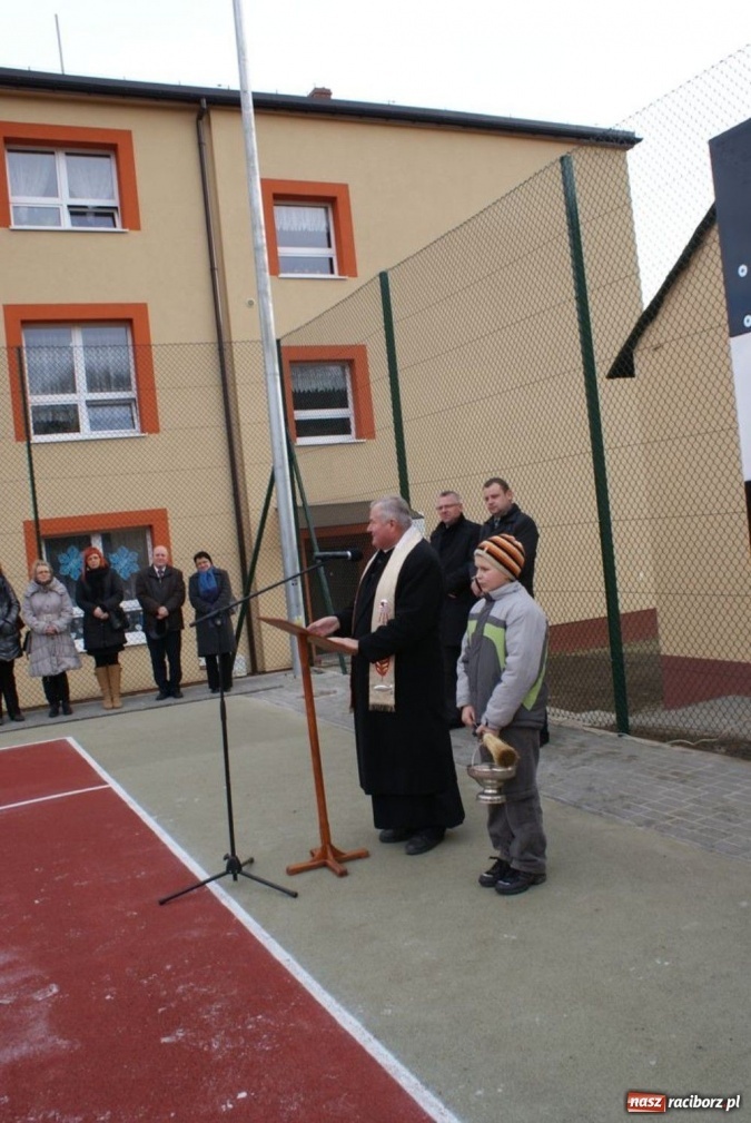 Zdjęcie w galerii na portalu naszraciborz.pl: W Rzuchowie otwarto nowe boisko wiadomości z regionu