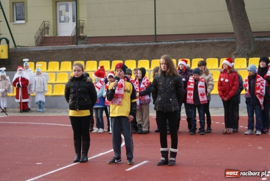 Zdjęcie w galerii na portalu naszraciborz.pl: W Rzuchowie otwarto nowe boisko wiadomości z regionu
