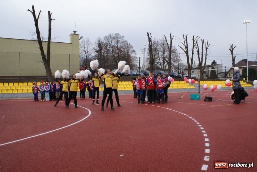 Zdjęcie w galerii na portalu naszraciborz.pl: W Rzuchowie otwarto nowe boisko wiadomości z regionu