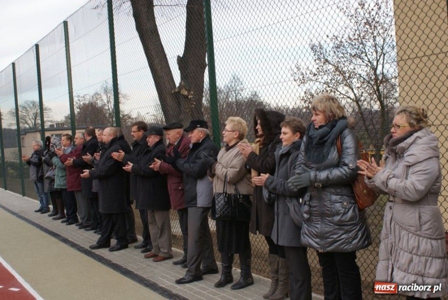 Zdjęcie w galerii na portalu naszraciborz.pl: W Rzuchowie otwarto nowe boisko wiadomości z regionu