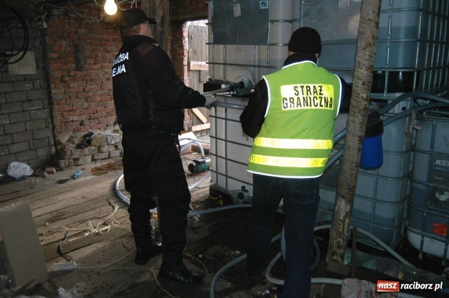 Zdjęcie w galerii na portalu naszraciborz.pl: Zlikwidowali nielegalną rozlewnię spirytusu  wiadomości z regionu