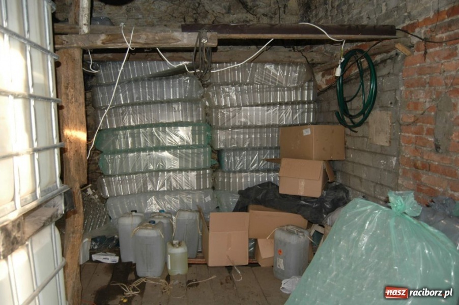 Zdjęcie w galerii na portalu naszraciborz.pl: Zlikwidowali nielegalną rozlewnię spirytusu  wiadomości z regionu