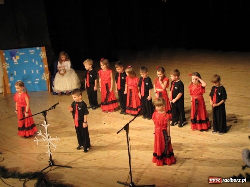 Zdjęcie w galerii na portalu naszraciborz.pl: 100 przedszkolaków wystąpiło w RCK wiadomości z regionu