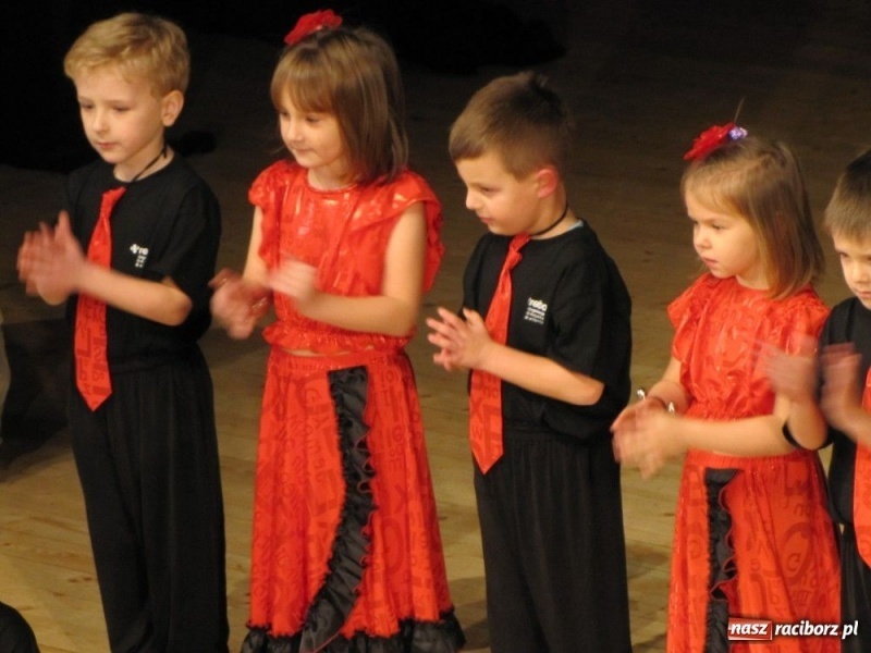 Zdjęcie w galerii na portalu naszraciborz.pl: 100 przedszkolaków wystąpiło w RCK wiadomości z regionu