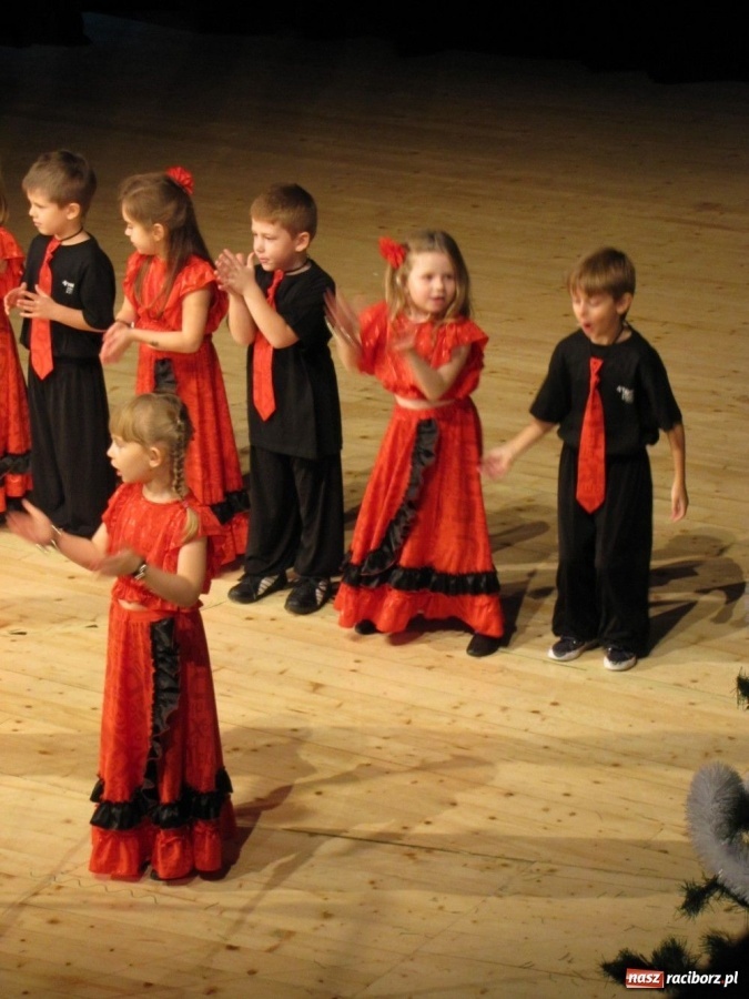 Zdjęcie w galerii na portalu naszraciborz.pl: 100 przedszkolaków wystąpiło w RCK wiadomości z regionu