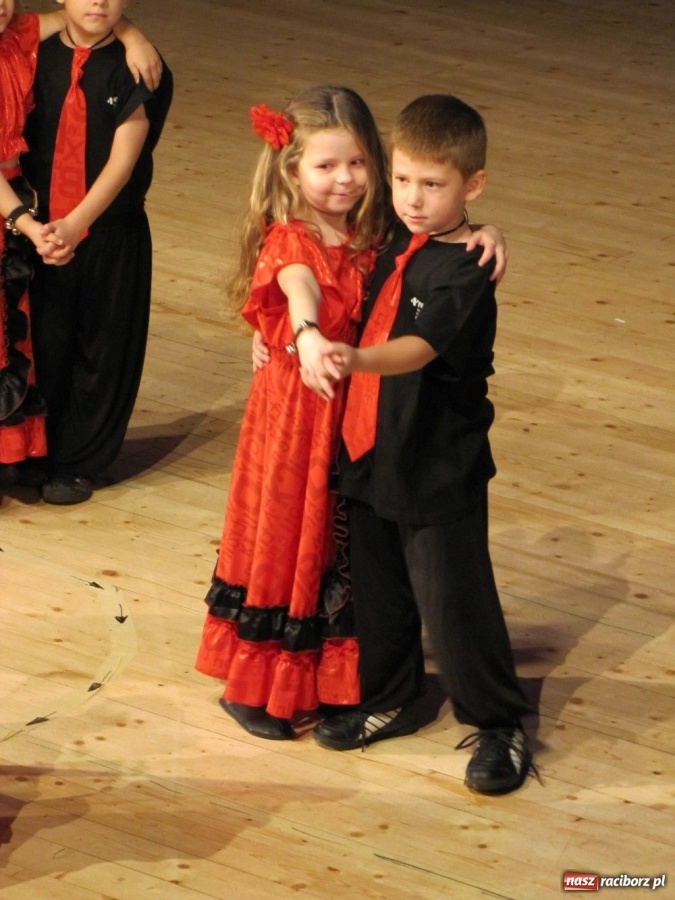 Zdjęcie w galerii na portalu naszraciborz.pl: 100 przedszkolaków wystąpiło w RCK wiadomości z regionu