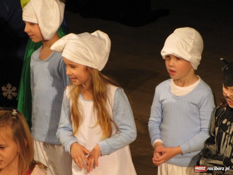 Zdjęcie w galerii na portalu naszraciborz.pl: 100 przedszkolaków wystąpiło w RCK wiadomości z regionu