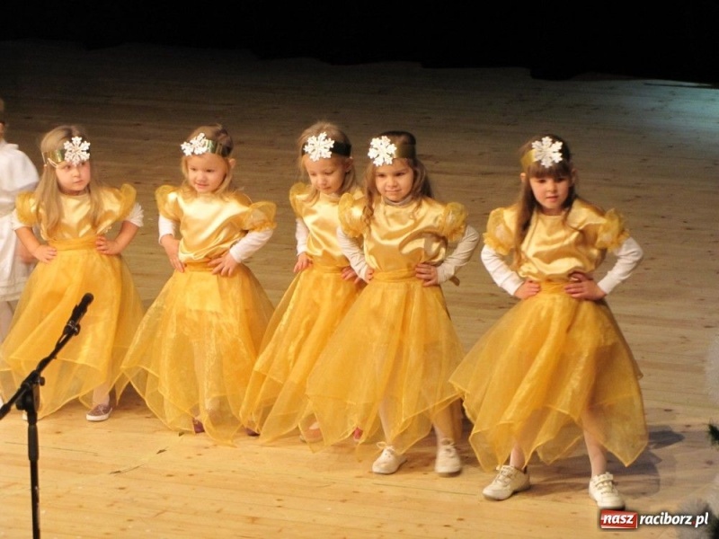 Zdjęcie w galerii na portalu naszraciborz.pl: 100 przedszkolaków wystąpiło w RCK wiadomości z regionu